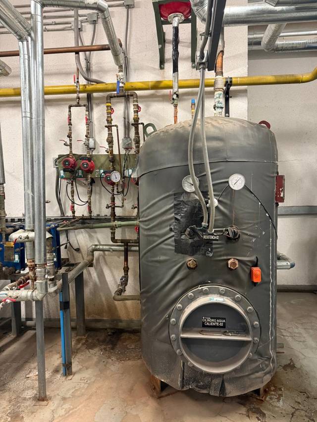 Estanque acumulador y circuito sanitario